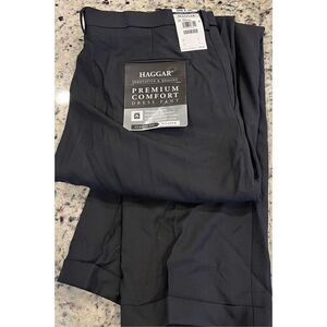 Haggar Men's Premium Comfort Classic Fit Pleat Front Dress Pant